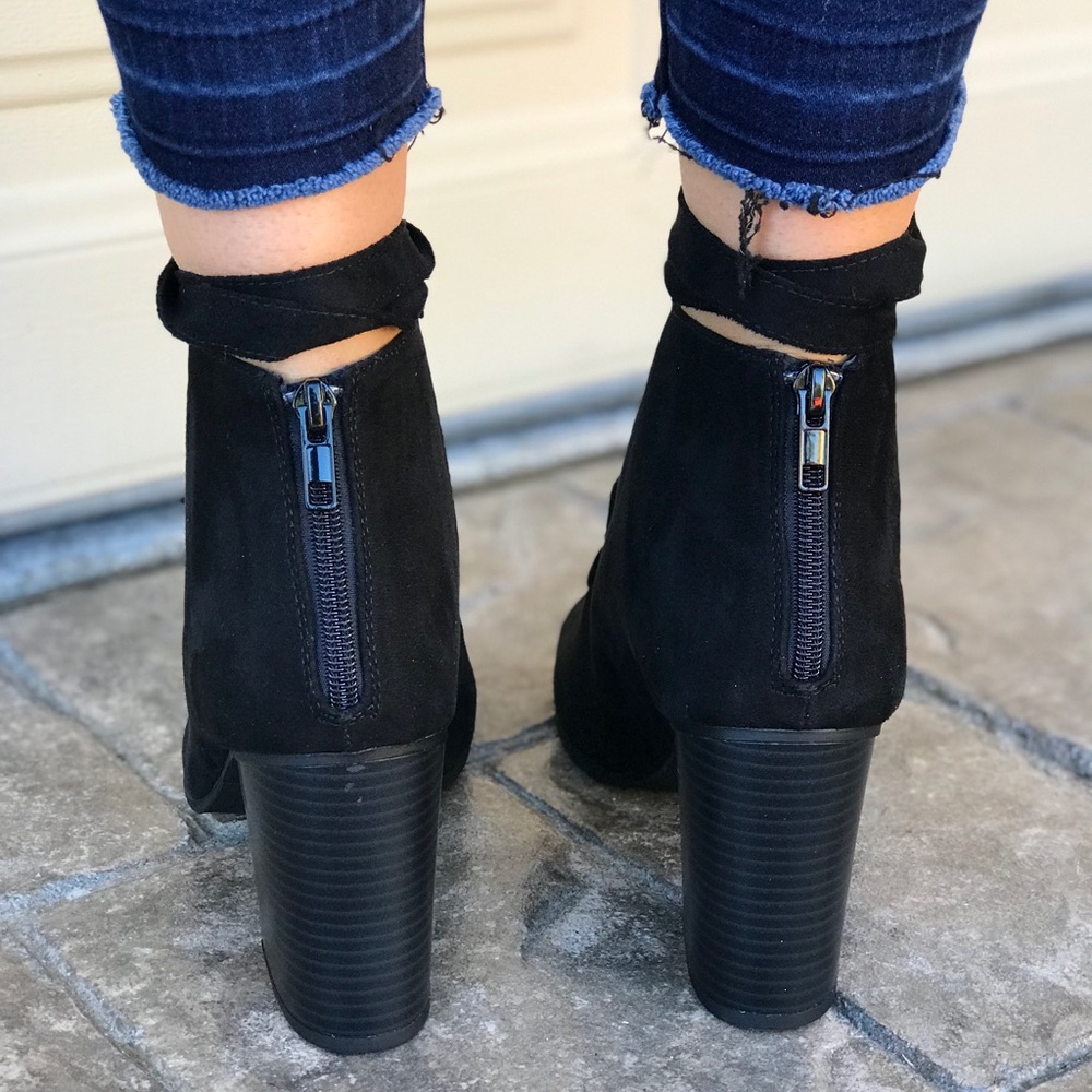 Chunky Ribbons Lace Up Gladiator Block Heel Bootie - Picture 2 of 5